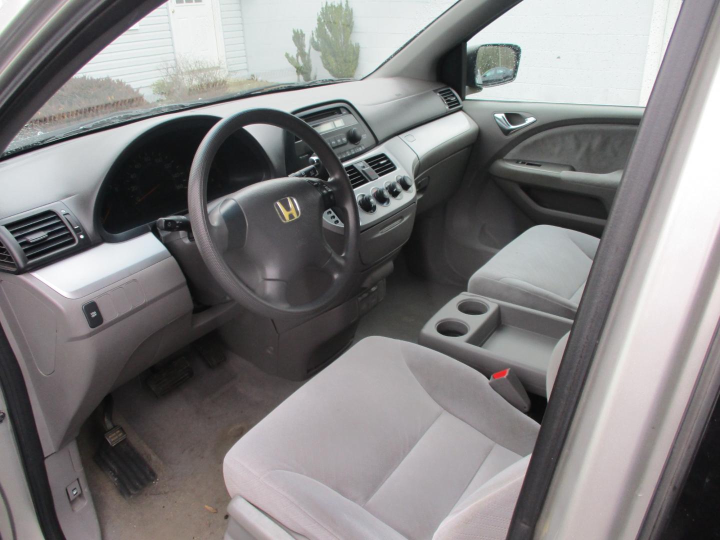 2009 SILVER Honda Odyssey LX (5FNRL382X9B) with an 3.5L V6 SOHC 24V engine, 5-Speed Automatic transmission, located at 540a Delsea Drive, Sewell, NJ, 08080, (856) 589-6888, 39.752560, -75.111206 - Photo#8